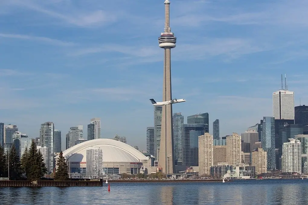 places to visit in ontario toronto cn tower